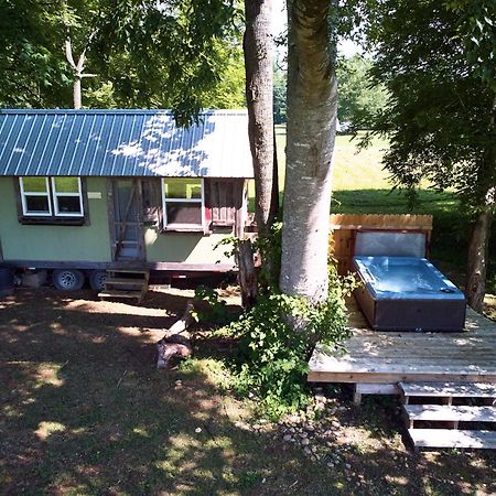 Creekwalk Inn Bed And Breakfast With Cabins Cosby Екстериор снимка