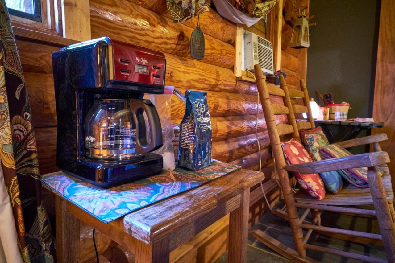 Creekwalk Inn Bed And Breakfast With Cabins Cosby Екстериор снимка
