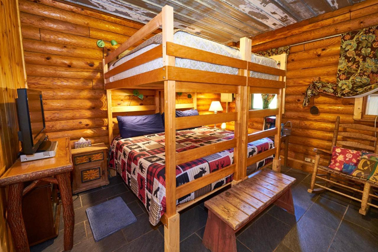Creekwalk Inn Bed And Breakfast With Cabins Cosby Екстериор снимка