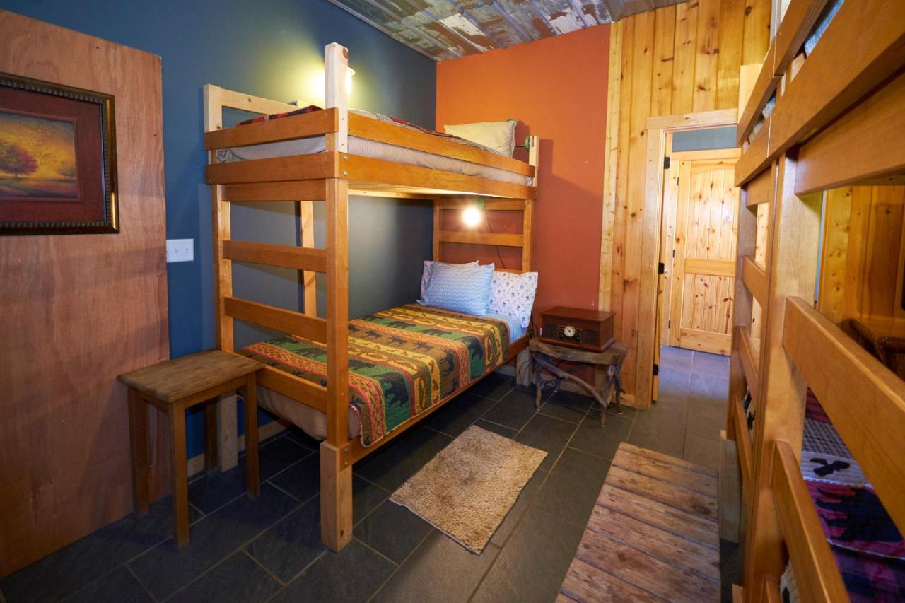 Creekwalk Inn Bed And Breakfast With Cabins Cosby Екстериор снимка