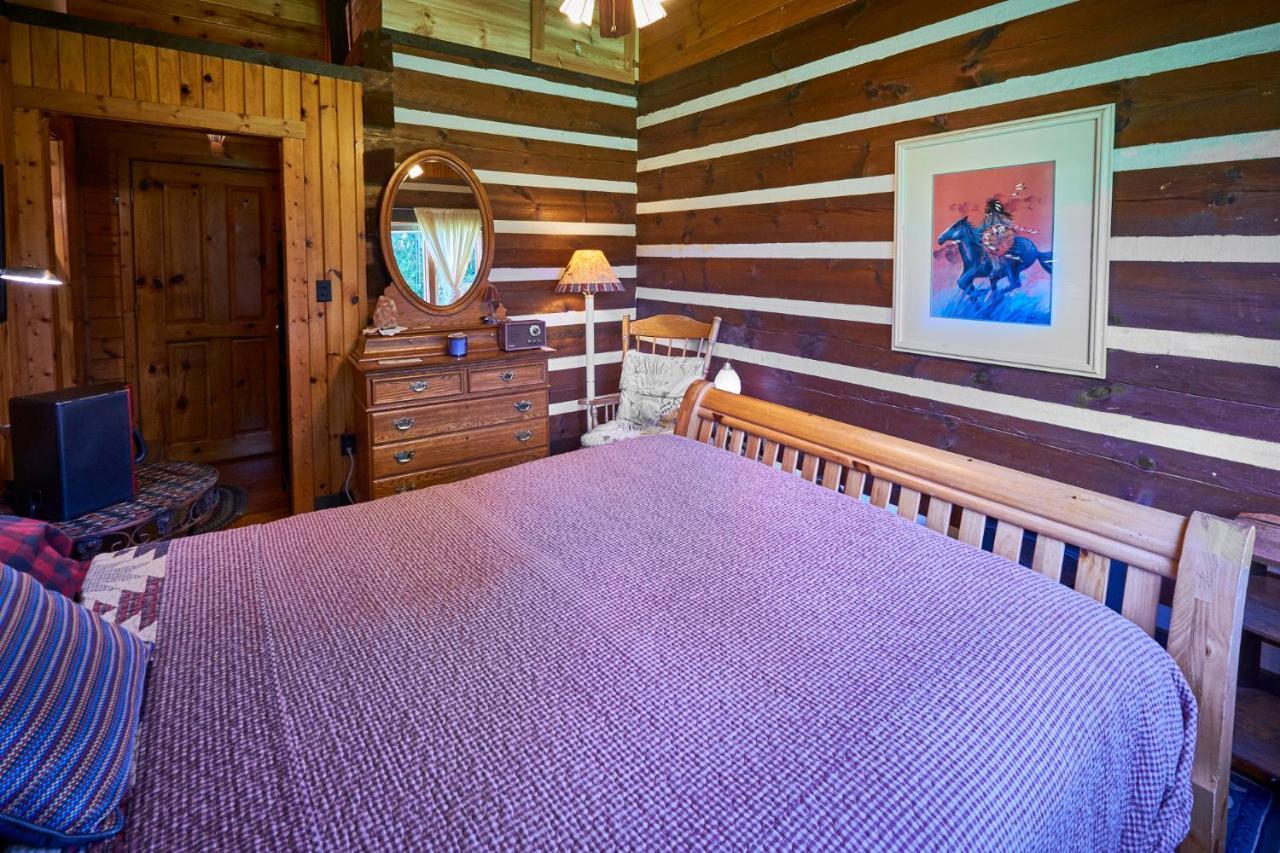 Creekwalk Inn Bed And Breakfast With Cabins Cosby Екстериор снимка