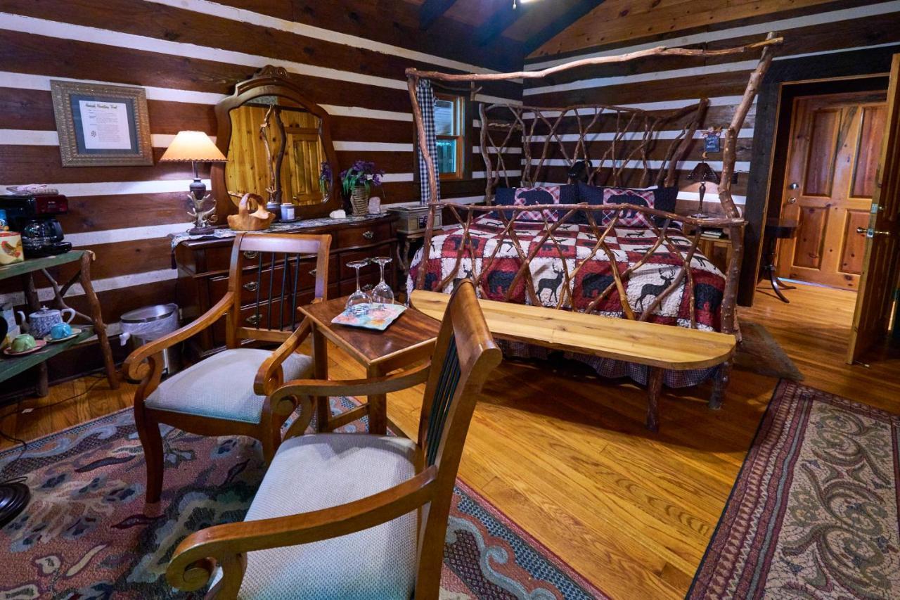 Creekwalk Inn Bed And Breakfast With Cabins Cosby Екстериор снимка