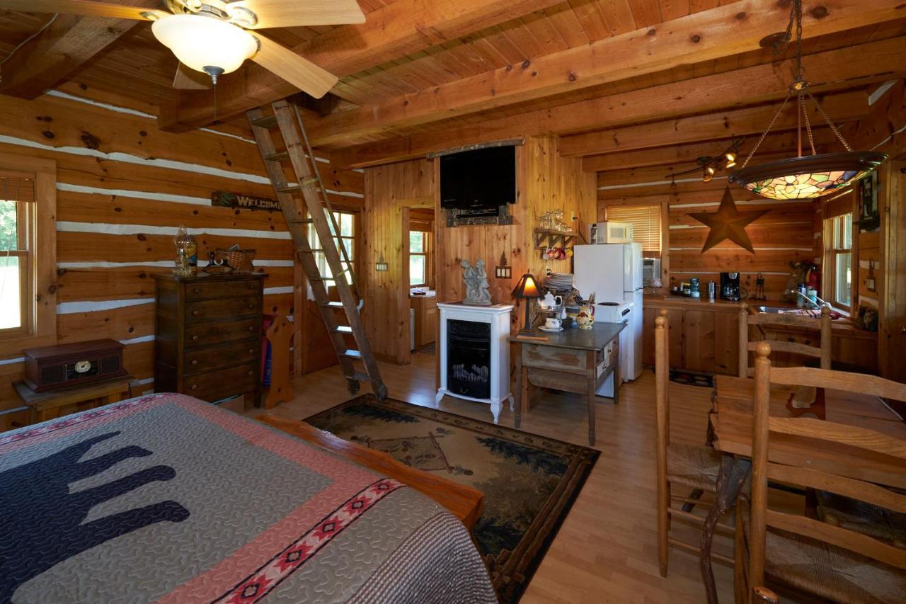 Creekwalk Inn Bed And Breakfast With Cabins Cosby Екстериор снимка