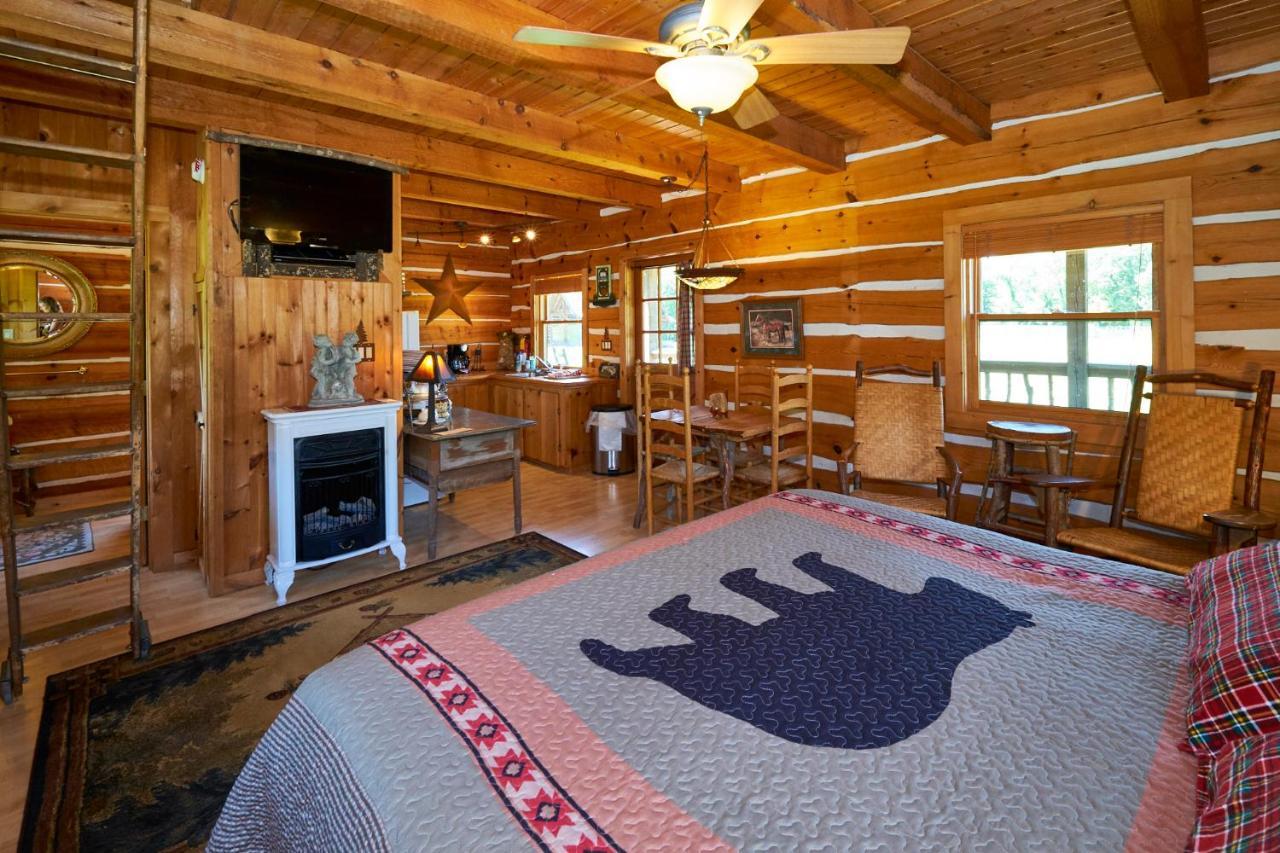 Creekwalk Inn Bed And Breakfast With Cabins Cosby Екстериор снимка