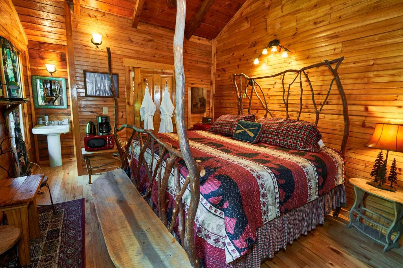 Creekwalk Inn Bed And Breakfast With Cabins Cosby Екстериор снимка
