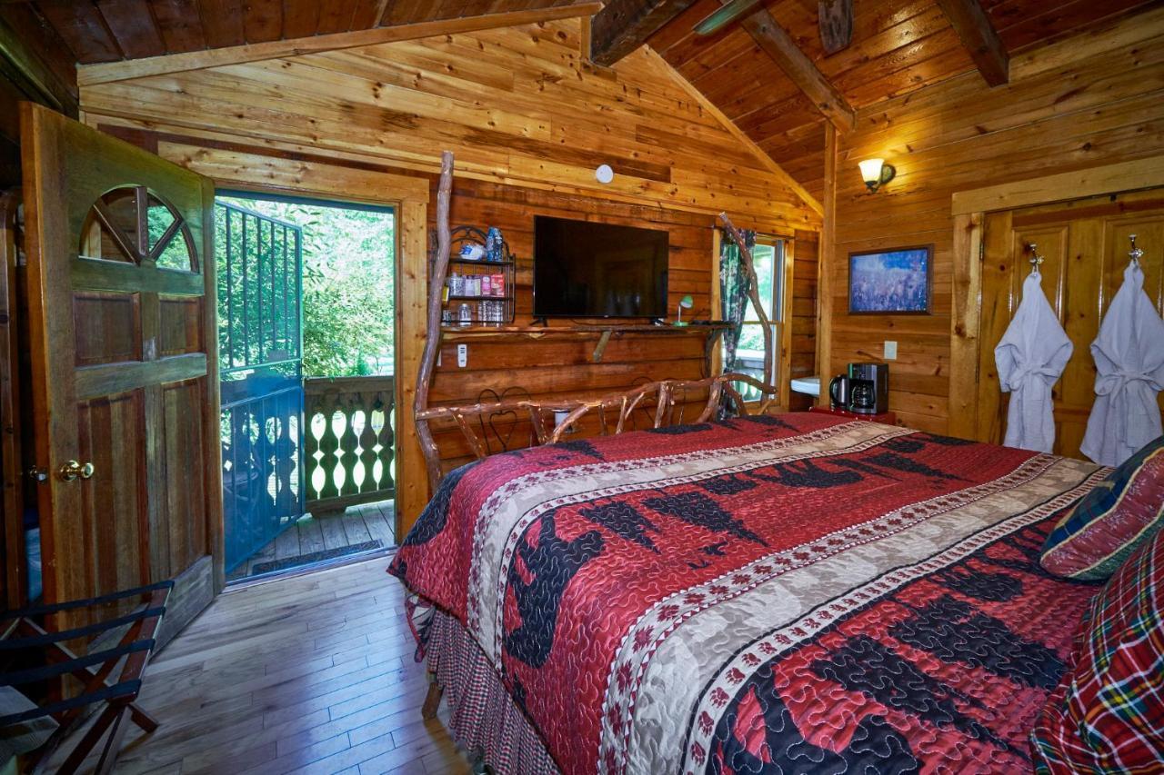 Creekwalk Inn Bed And Breakfast With Cabins Cosby Екстериор снимка