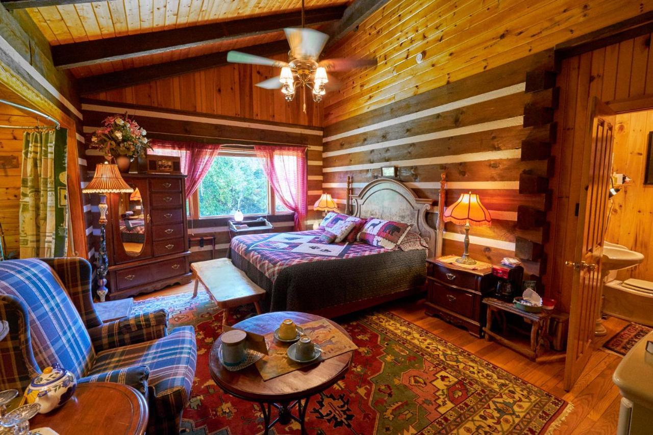 Creekwalk Inn Bed And Breakfast With Cabins Cosby Екстериор снимка