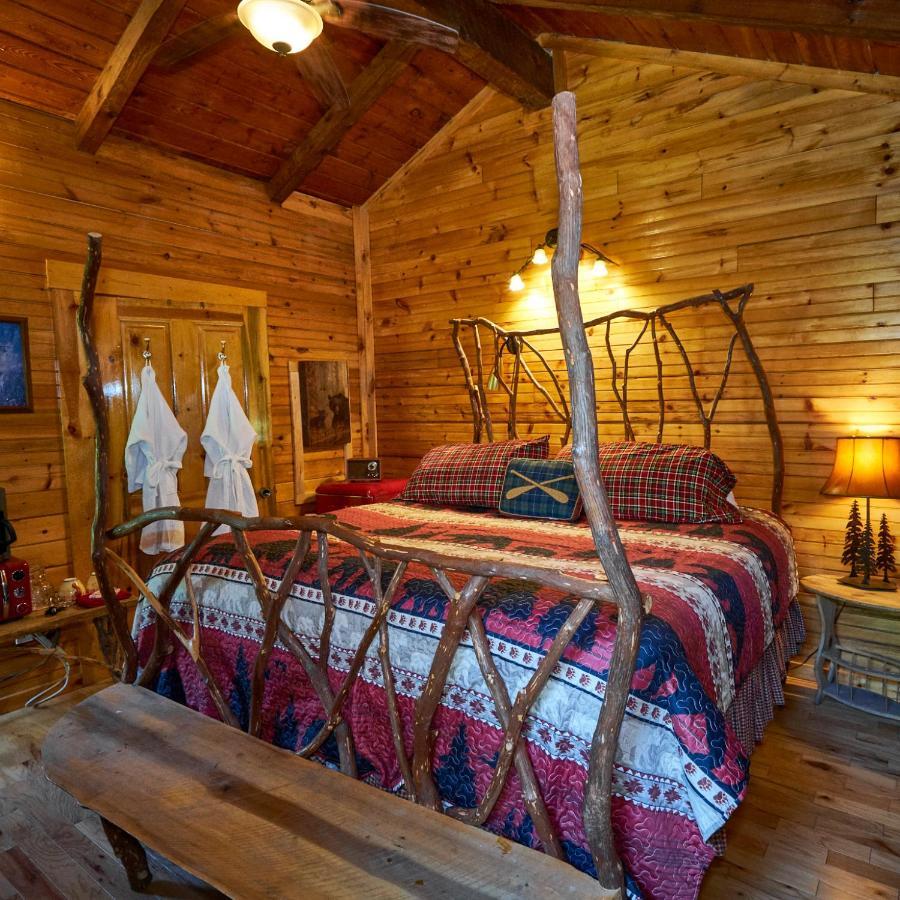 Creekwalk Inn Bed And Breakfast With Cabins Cosby Екстериор снимка