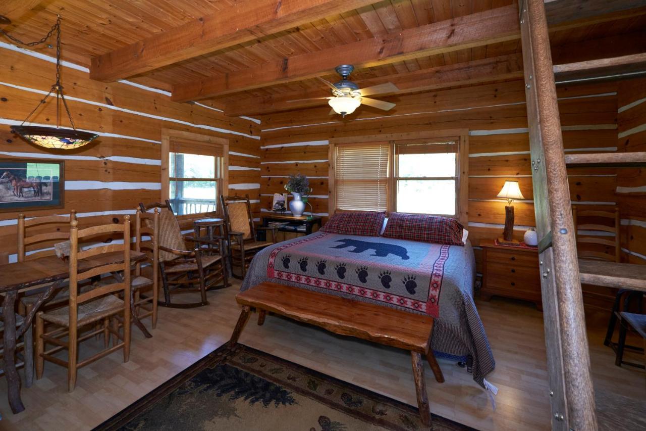 Creekwalk Inn Bed And Breakfast With Cabins Cosby Екстериор снимка
