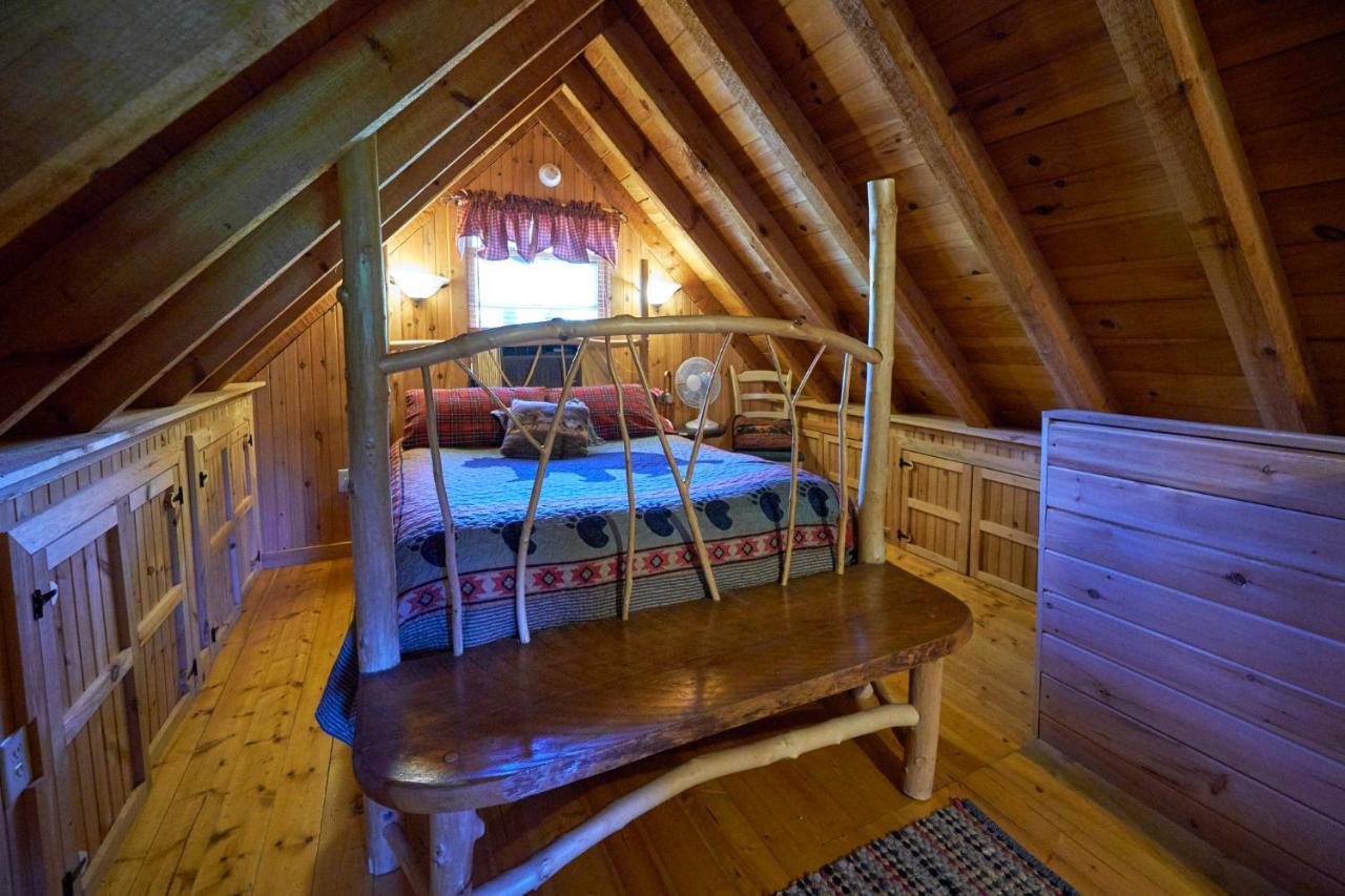 Creekwalk Inn Bed And Breakfast With Cabins Cosby Екстериор снимка