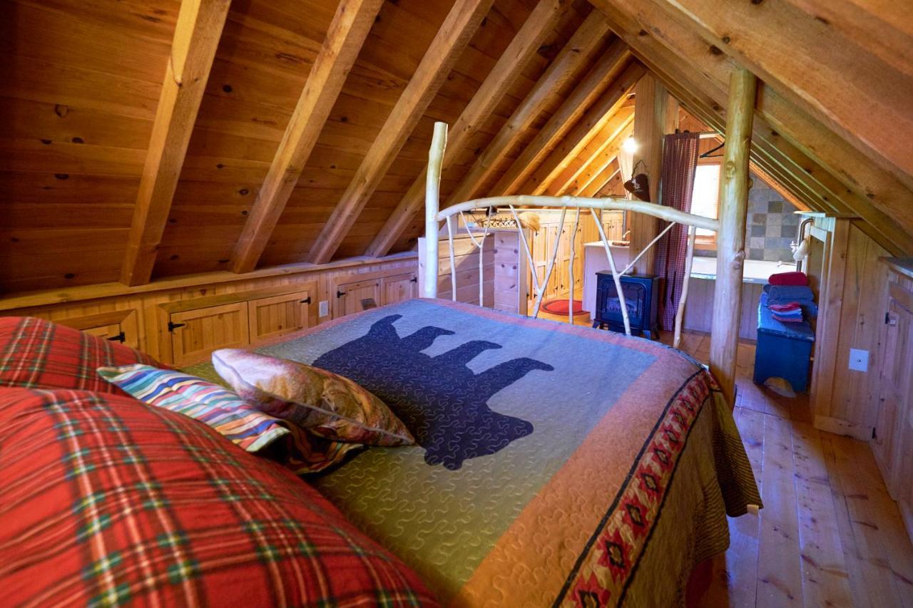 Creekwalk Inn Bed And Breakfast With Cabins Cosby Екстериор снимка
