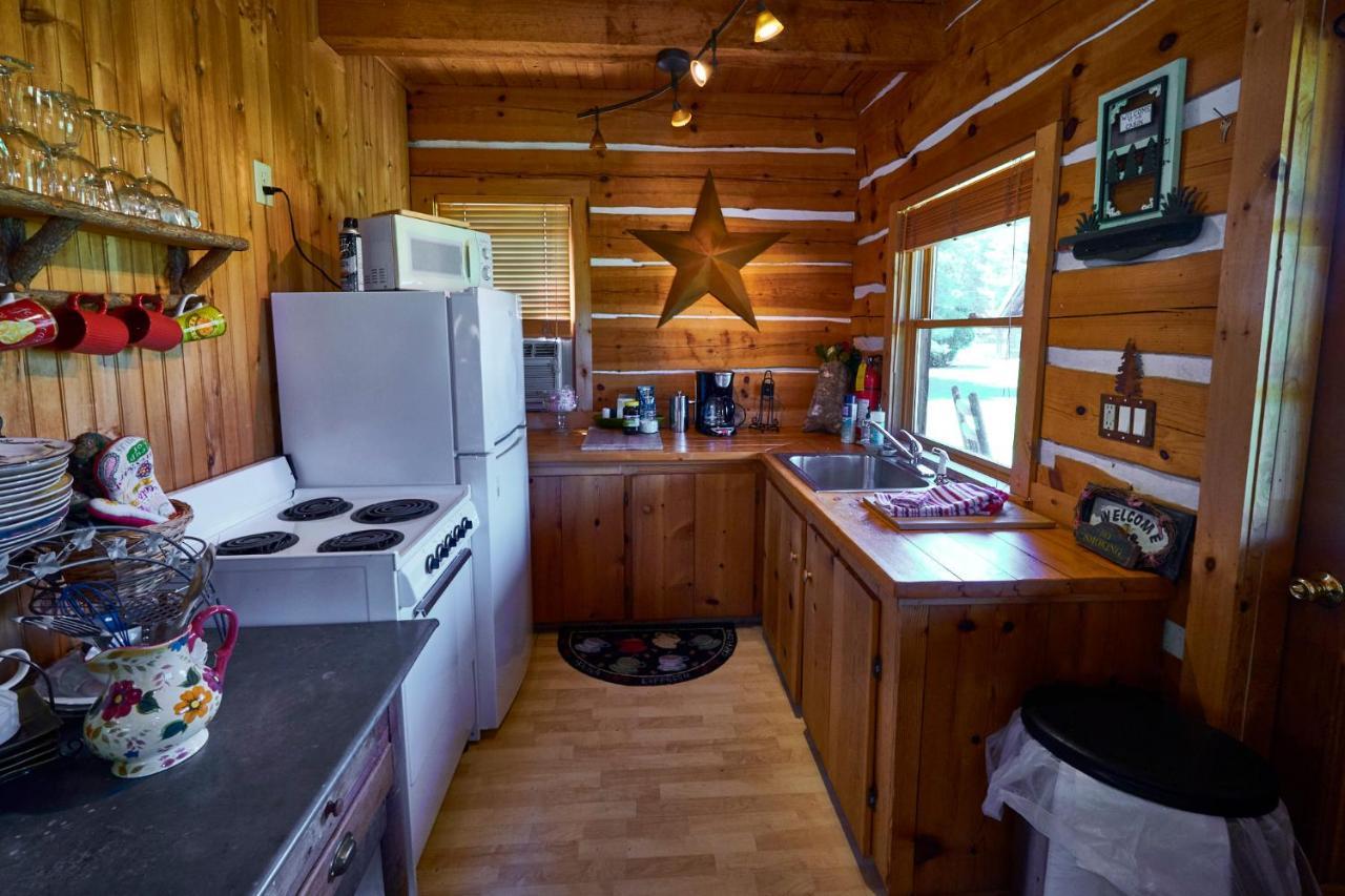 Creekwalk Inn Bed And Breakfast With Cabins Cosby Екстериор снимка