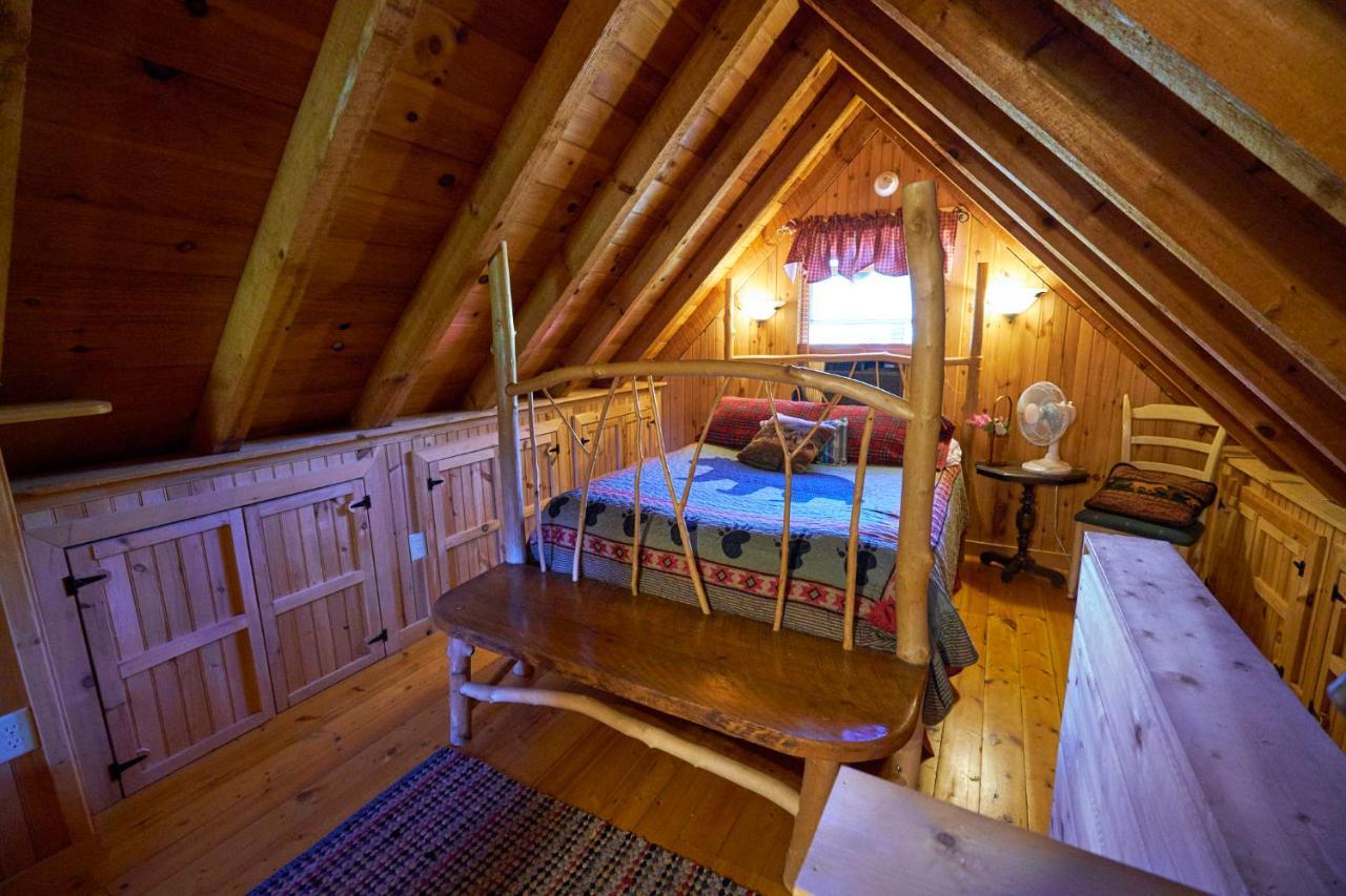Creekwalk Inn Bed And Breakfast With Cabins Cosby Екстериор снимка