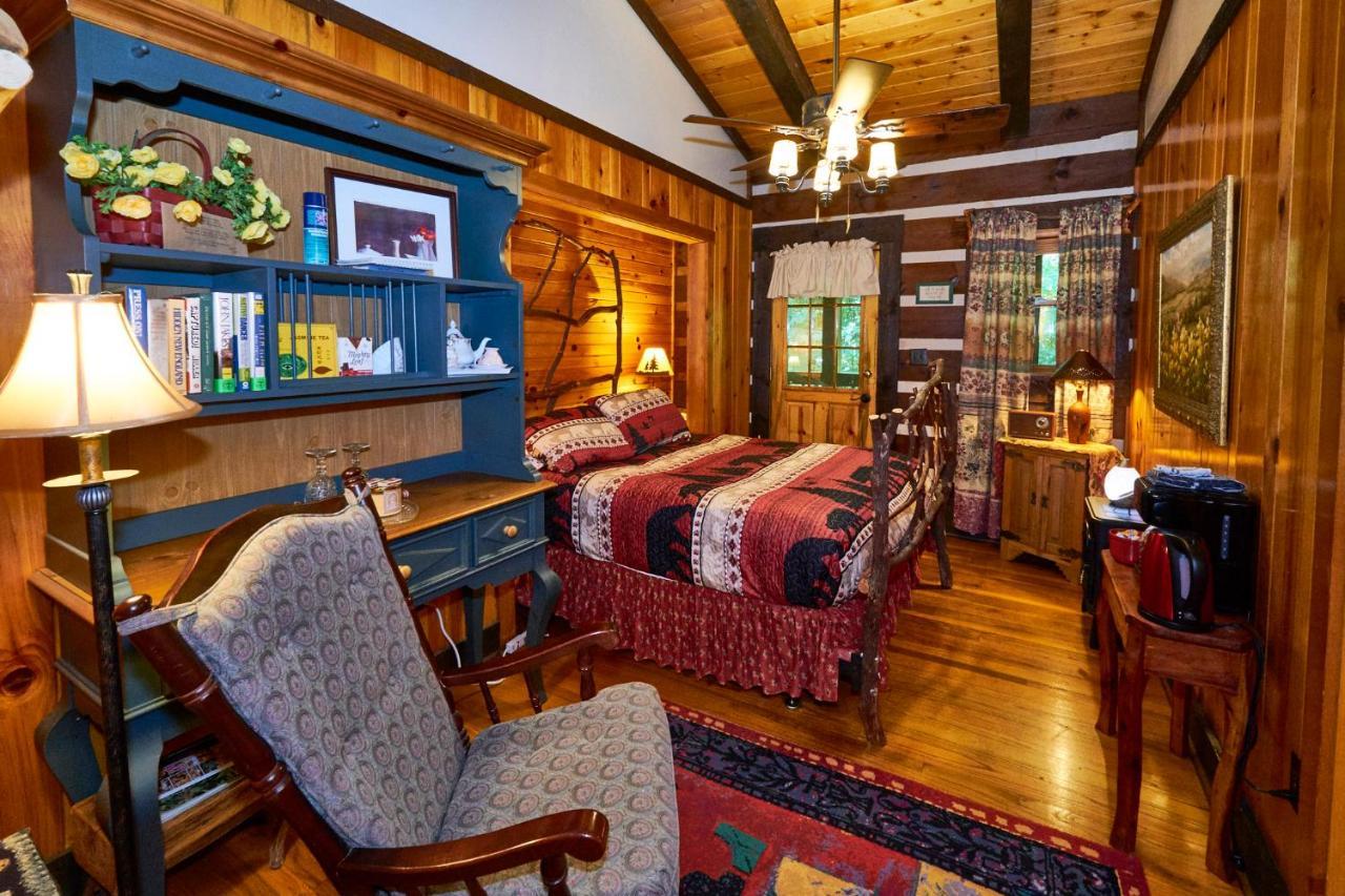Creekwalk Inn Bed And Breakfast With Cabins Cosby Екстериор снимка
