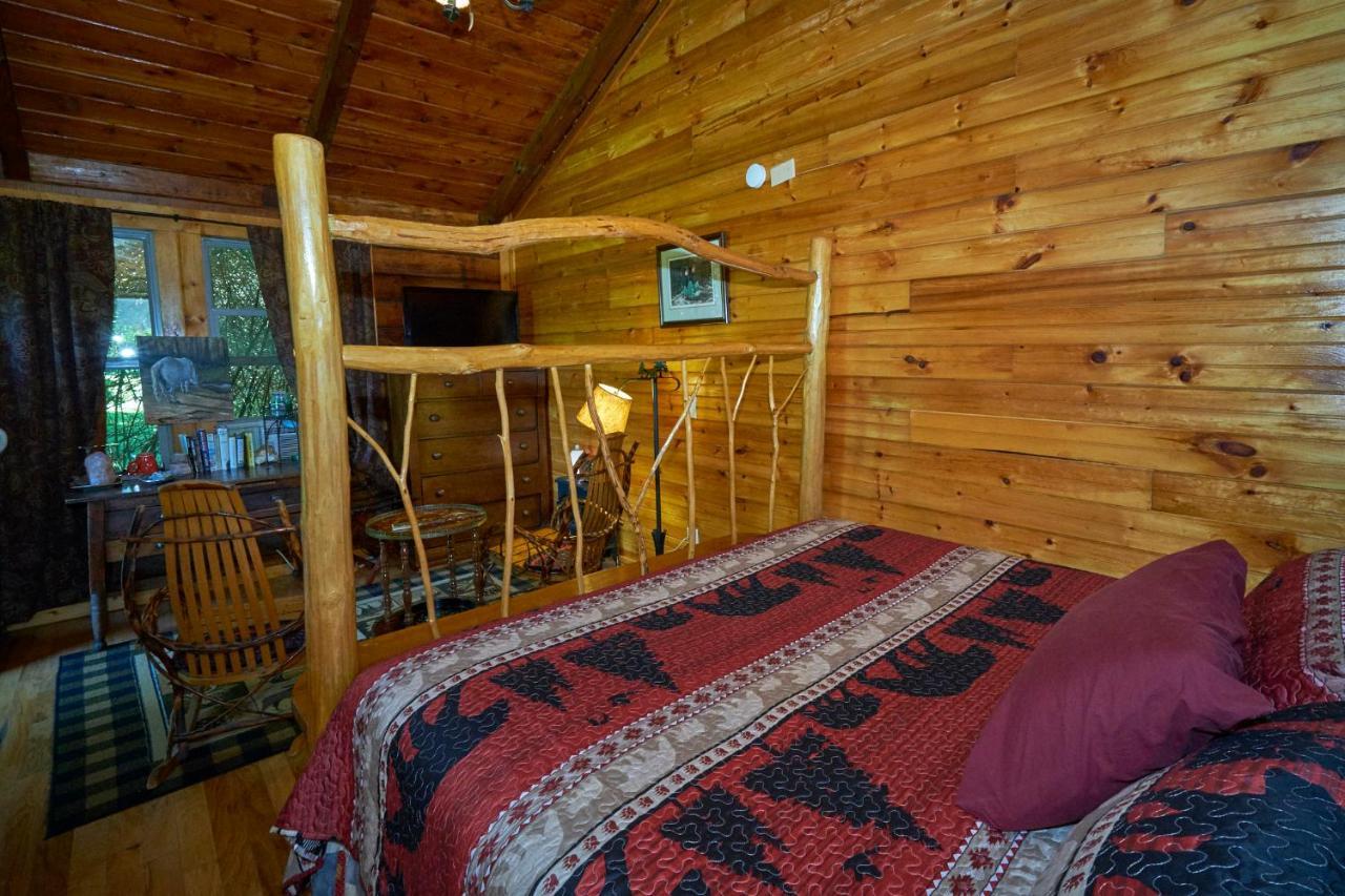 Creekwalk Inn Bed And Breakfast With Cabins Cosby Екстериор снимка