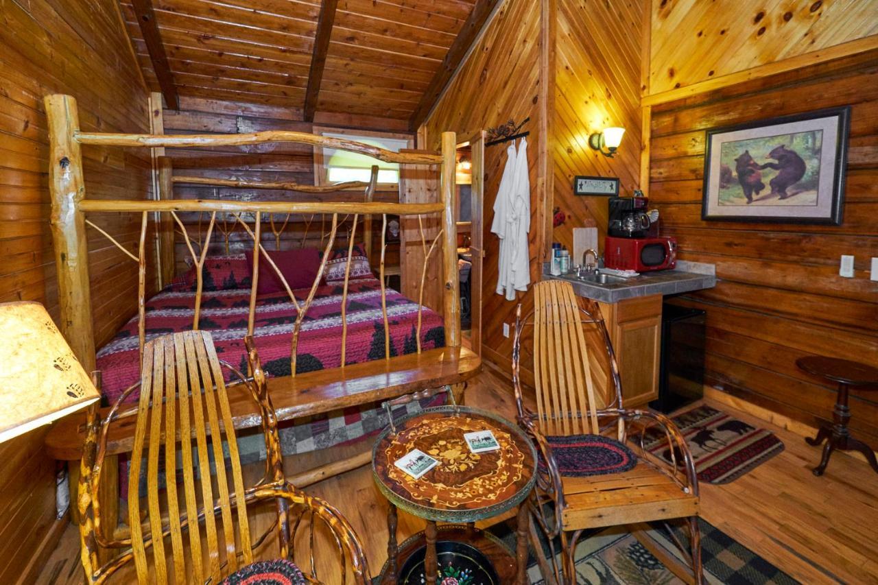 Creekwalk Inn Bed And Breakfast With Cabins Cosby Екстериор снимка
