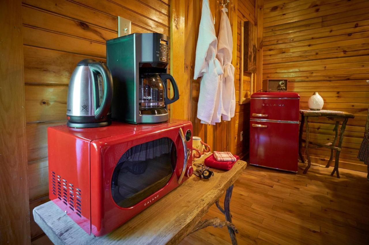 Creekwalk Inn Bed And Breakfast With Cabins Cosby Екстериор снимка