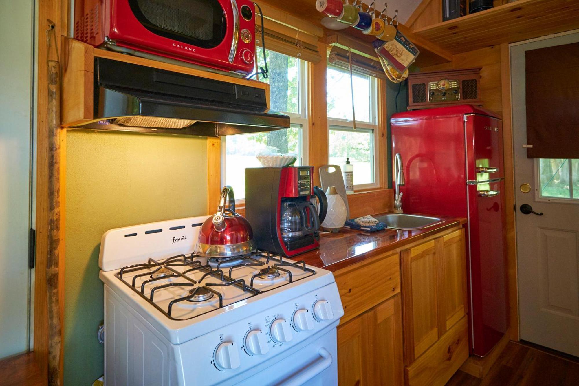 Creekwalk Inn Bed And Breakfast With Cabins Cosby Екстериор снимка