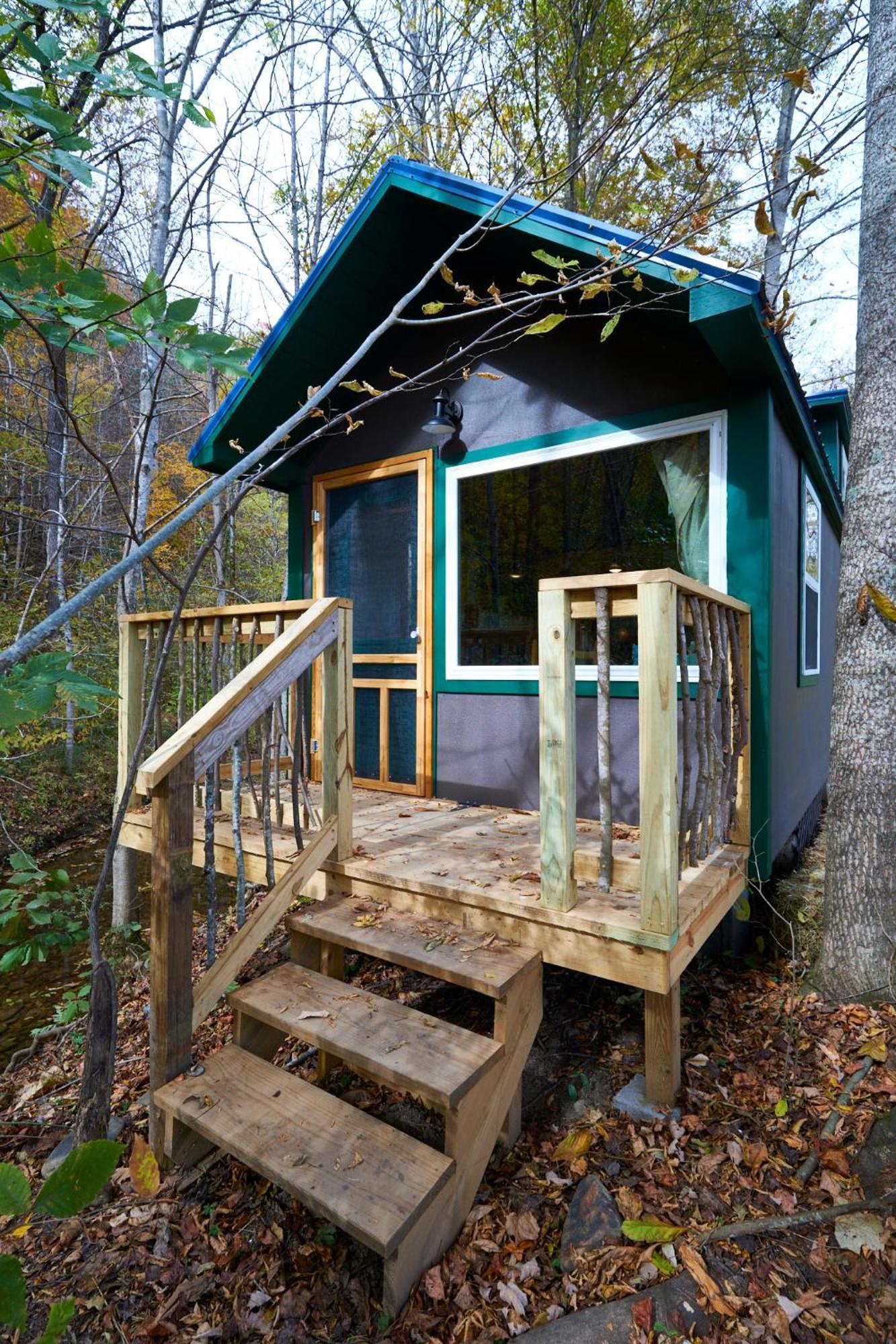 Creekwalk Inn Bed And Breakfast With Cabins Cosby Екстериор снимка