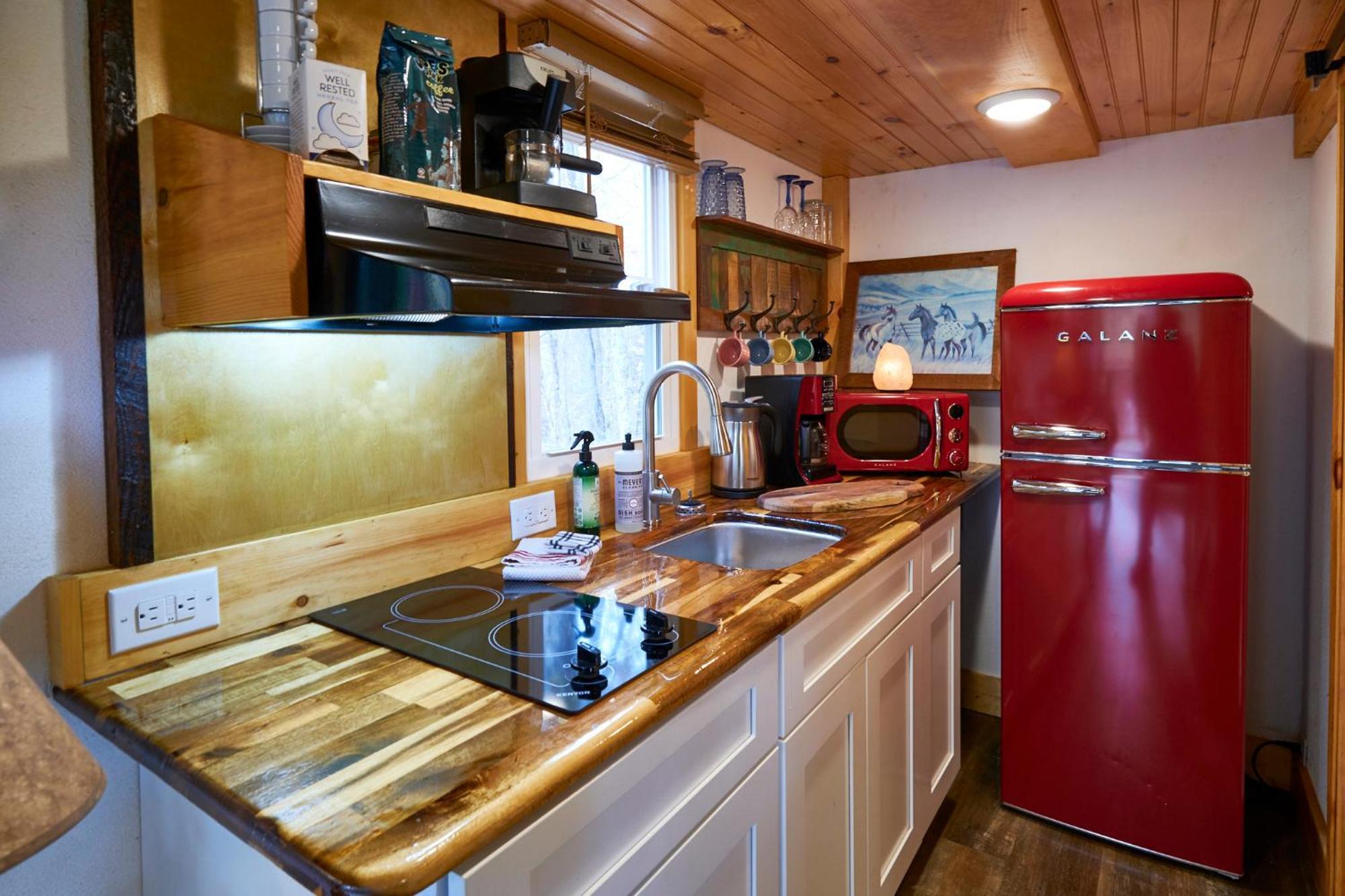 Creekwalk Inn Bed And Breakfast With Cabins Cosby Екстериор снимка