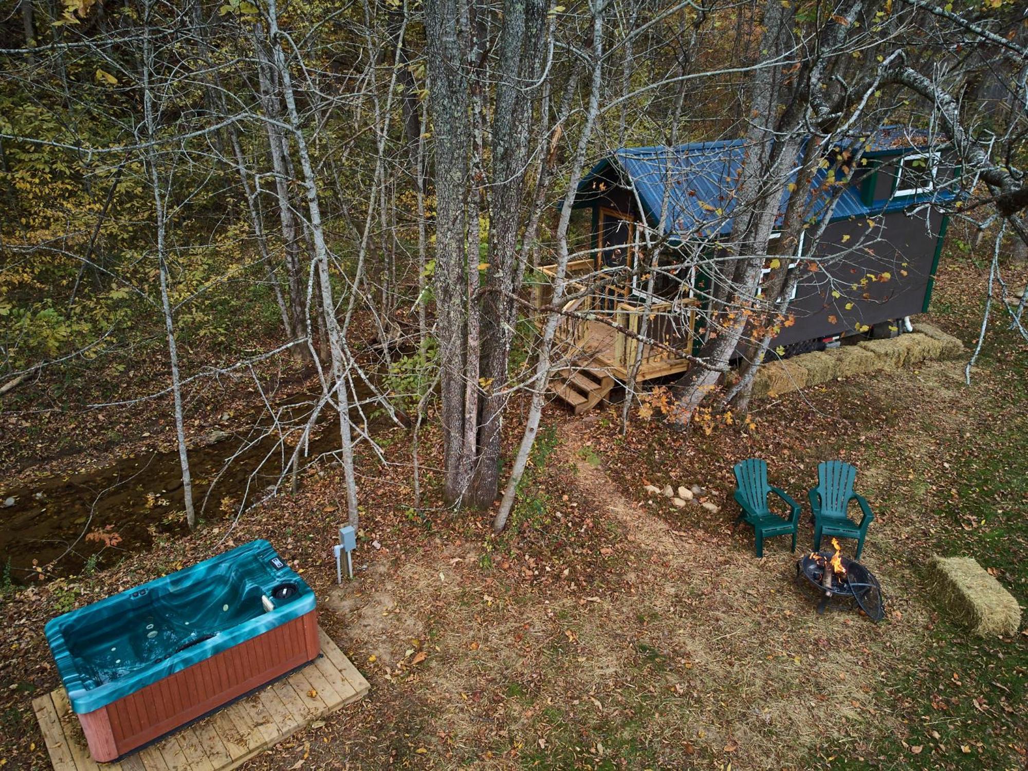 Creekwalk Inn Bed And Breakfast With Cabins Cosby Екстериор снимка