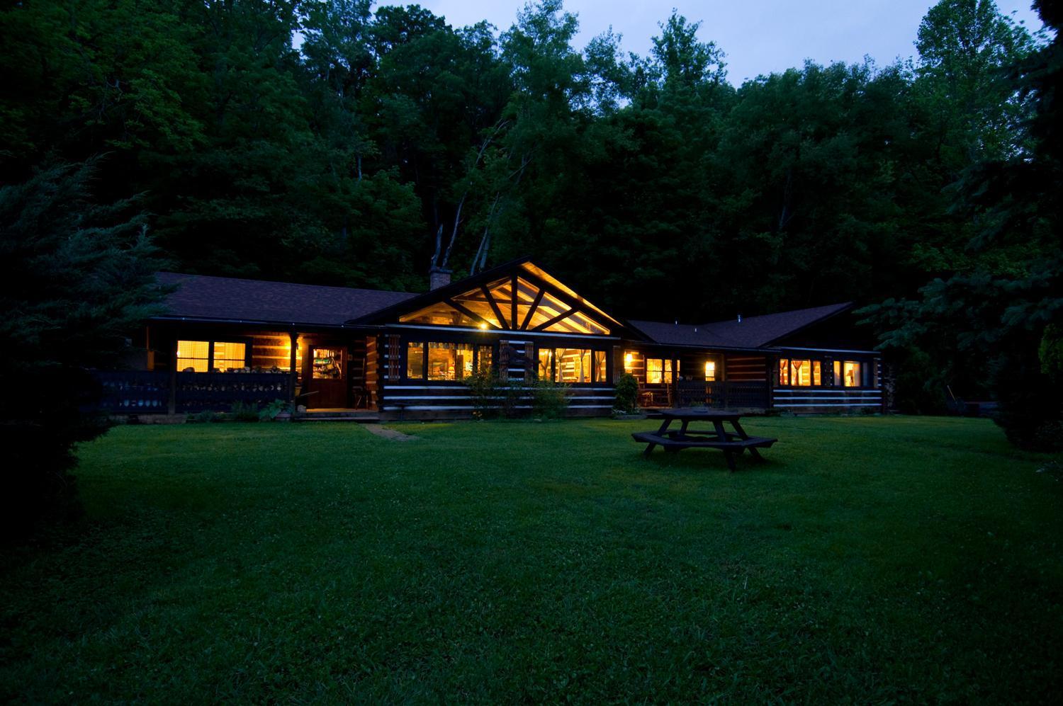 Creekwalk Inn Bed And Breakfast With Cabins Cosby Екстериор снимка