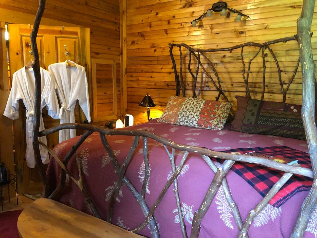 Creekwalk Inn Bed And Breakfast With Cabins Cosby Екстериор снимка
